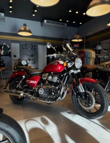 ROYAL ENFIELD SUPER METEOR 650 CELESTIAL RED 2026 0KM