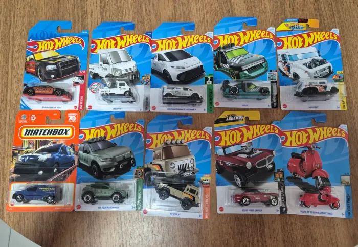 Kit 10 carrinhos hot wheels diversos