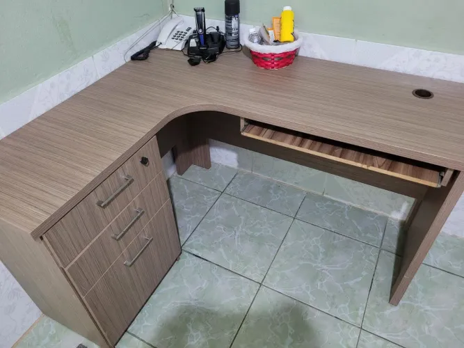 Escrivaninha em L com 3 Gavetas + Suporte para Teclado | Ótimo Estado