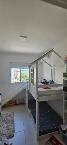 Cama Beliche Infantil Modelo Casinha com Escorregador - Seminova