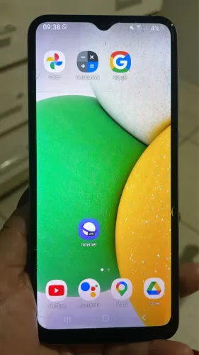 Celular semi-novo