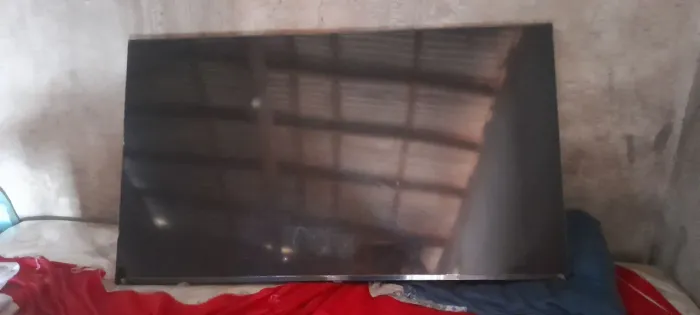 Uma tv de 50 polegadas com um ano de USO porem caiu um pigo de Agua dentro dela 