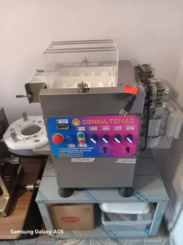 Maquina modeladora de salgado 5.5 turbo seme nova .