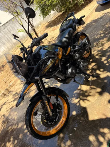 Royal Enfield Himalayan 450 Preta 2025/2026 - Apenas 3.100 km