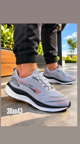 Tênis esportivo