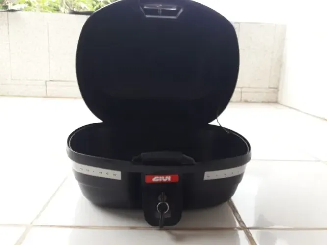 Bauleto para motocicleta Givi - 33 litros - seminovo