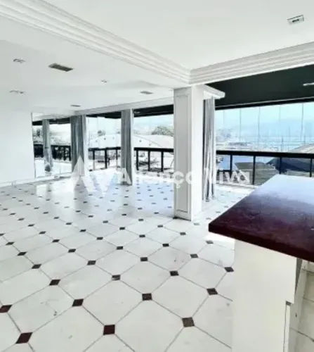 Urca | Apartamento 4 quartos, sendo 2 suites
