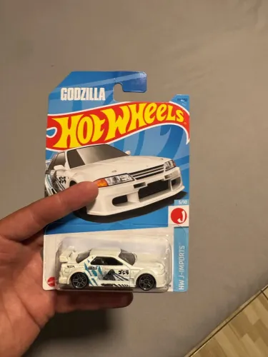 Hotwheels Nissan skyline gt-r r32 Godzilla 