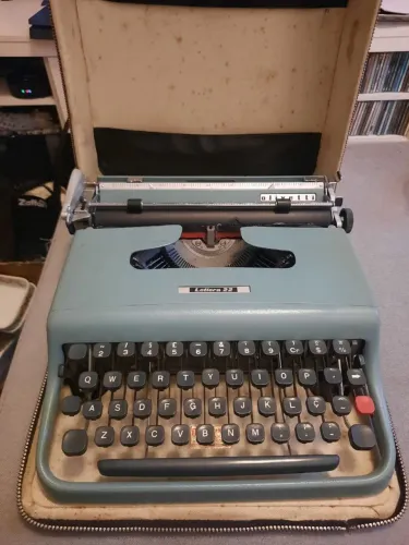 Máquina de escrever Olivetti