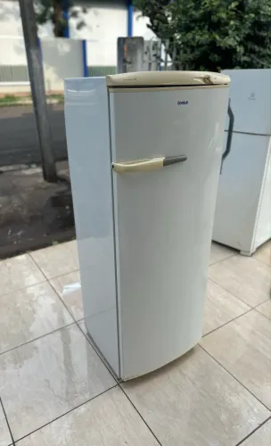 Geladeira de uma porta de 380 litros