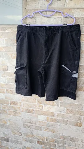 Bermuda masculina cargo em algodão preta Cast You.