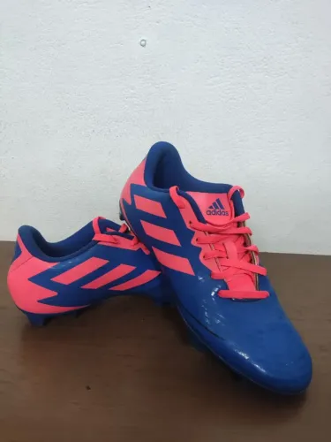 Chuteira Adidas tamanho 39