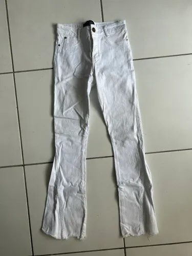 Calça jeans branca nunca usada