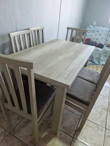 Mesa com 6 cadeiras