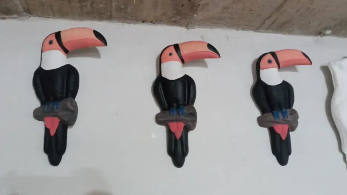 Tucano de gesso