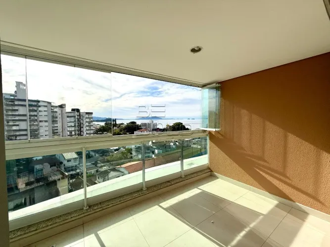 Apartamento vista mar 3 dormitórios em Barreiros