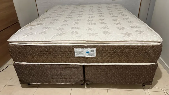 Cama box completa Queen Size (base dupla + colchão)