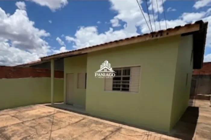 CASA COM 2 QUARTOS NO BAIRRO NOVO TERCEIRO- AMPLO TERRENO