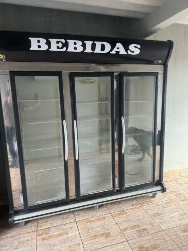 Vendo CERVEJEIRA expositora 3 portas