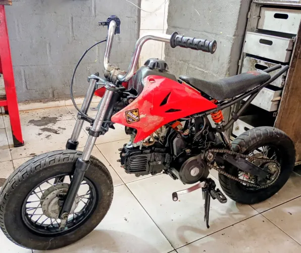 Vendo essa mini moto infantil 4tempos três marchas modelo Fun motors 