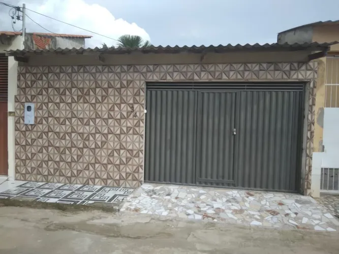 Aluga-se casa no bairro Tucumã