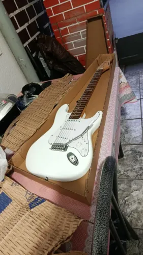 Vende-se guitarra Strinberg rockwave estado de nova