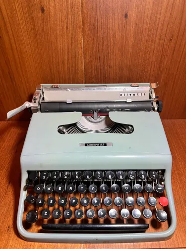 Máquina de Escrever Olivetti Lettera 22 Vintage