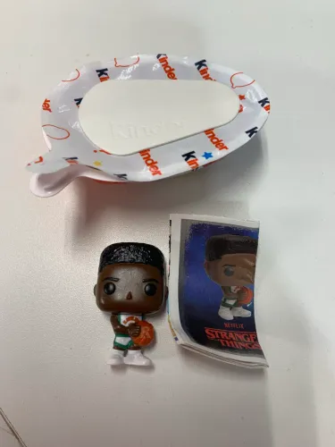 Lucas stranger things kinder joy