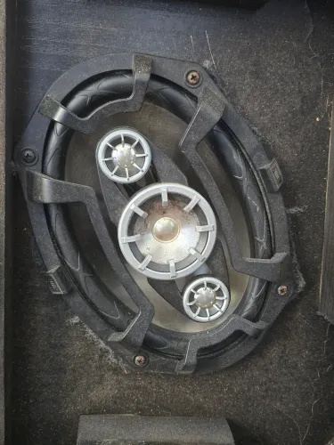 Caixas de som JBL automotivas 
