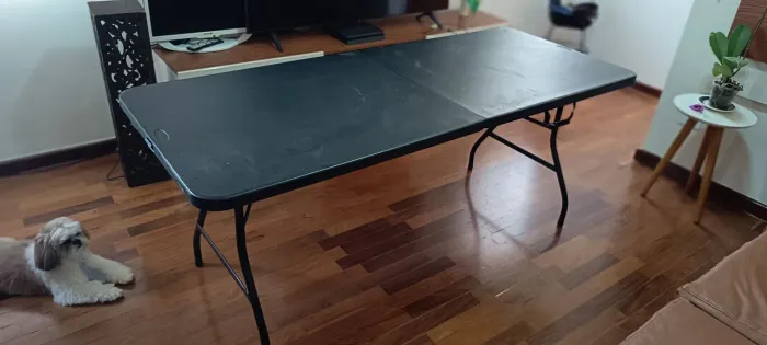 Mesa plástica dobrável
