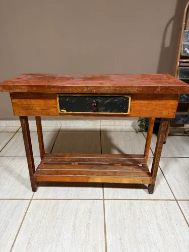 Rack rústico de madeira de demolição