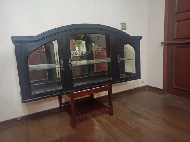 Cristaleira antiga madeira maciça