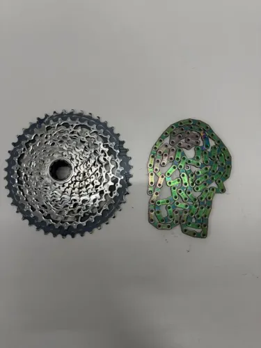 Cassete Sram Force XPLR AXS 12v 10-44 + Corrente Sram Red Flattop Rainbow 
