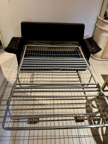 Sofá cama estrutura de ferro e madeira 
