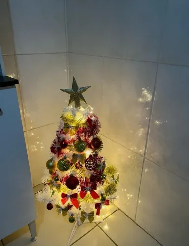 Árvore de Natal branca pequena