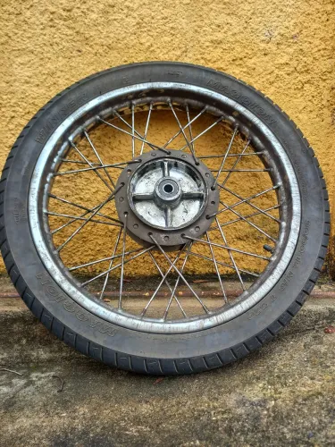 Roda de moto traseiro aro 17 câmera e pneu meia vida