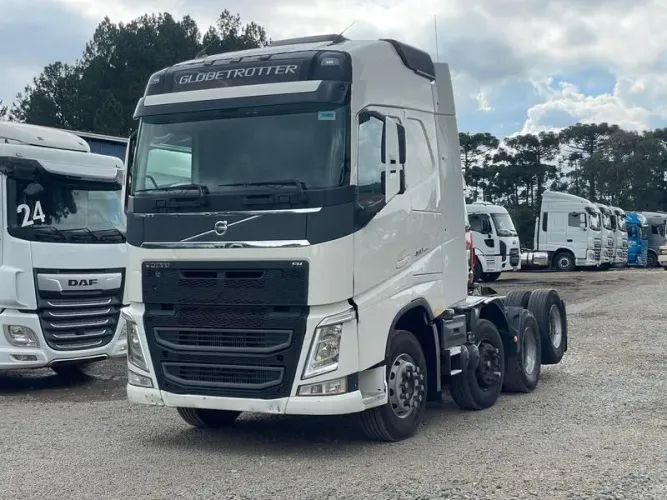 VOLVO FH 460 8X2 ANO 2016 - COM 987 MIL KM - 2° EIXO DIRECIONAL + DEFLETOR DE AR - REPASSE