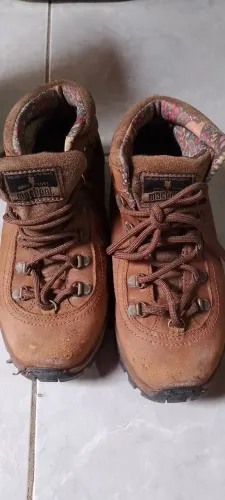 Bota MacBoot n 35 com marcas de uso