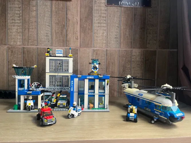 LEGO CITY - Delegacia e Helicóptero - 60047 e 4439