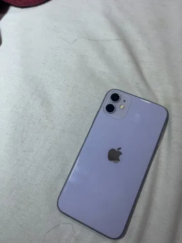 iPhone 11 128GB roxo ? bateria 77%, tela trocada