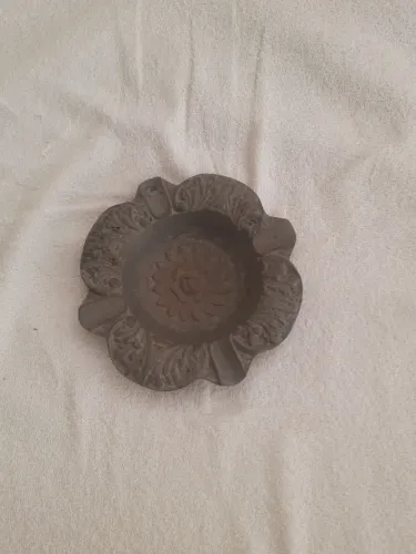 Cinzeiro de bronze