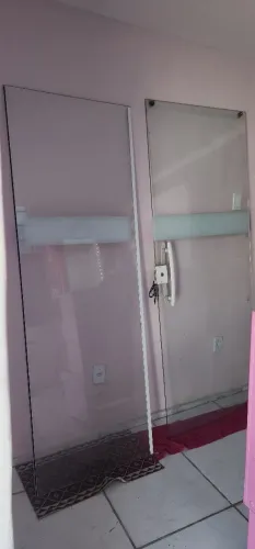Porta de blindex para loja. MEDIDA 80 X 2,10 DE CORRER E 70X 2,10 FIXA, COM A BASE!!!