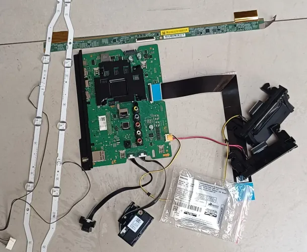 TV Samsung UN32T4300AG kit de componentes.