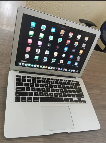 MacBook air core i5, SSD, teclado luminoso