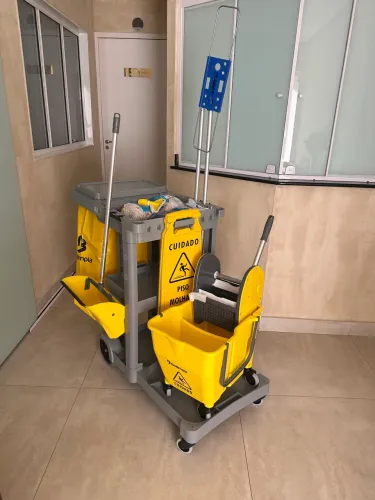 Vendo carrinho de limpeza profissional - kit completo