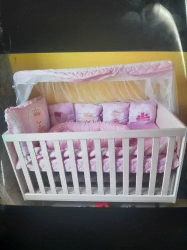 Berço rosa novo