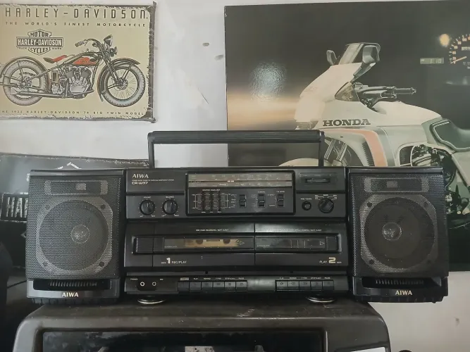 Tape deck vintage Rádio clássico da Aiwa, modelo CA-W37