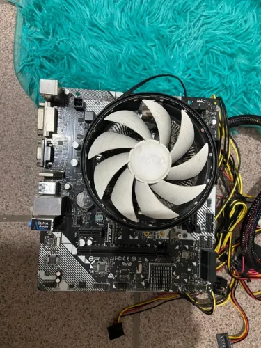 Kit Ryzen 3200G + Placa ASRock A320M + Cooler Mancer RGB