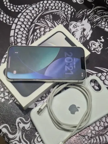 iPhone 16e