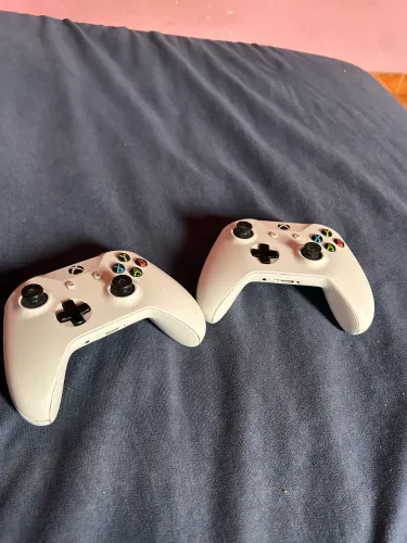 Xbox One S + 2 controles